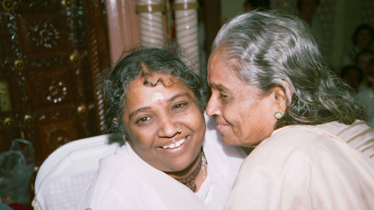 Amma con su madre damayanthiamma 2