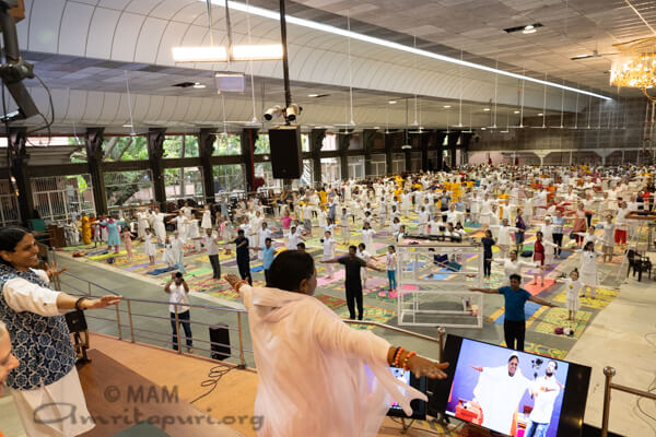 03 Dia internacional del Yoga Amritapuri 2023