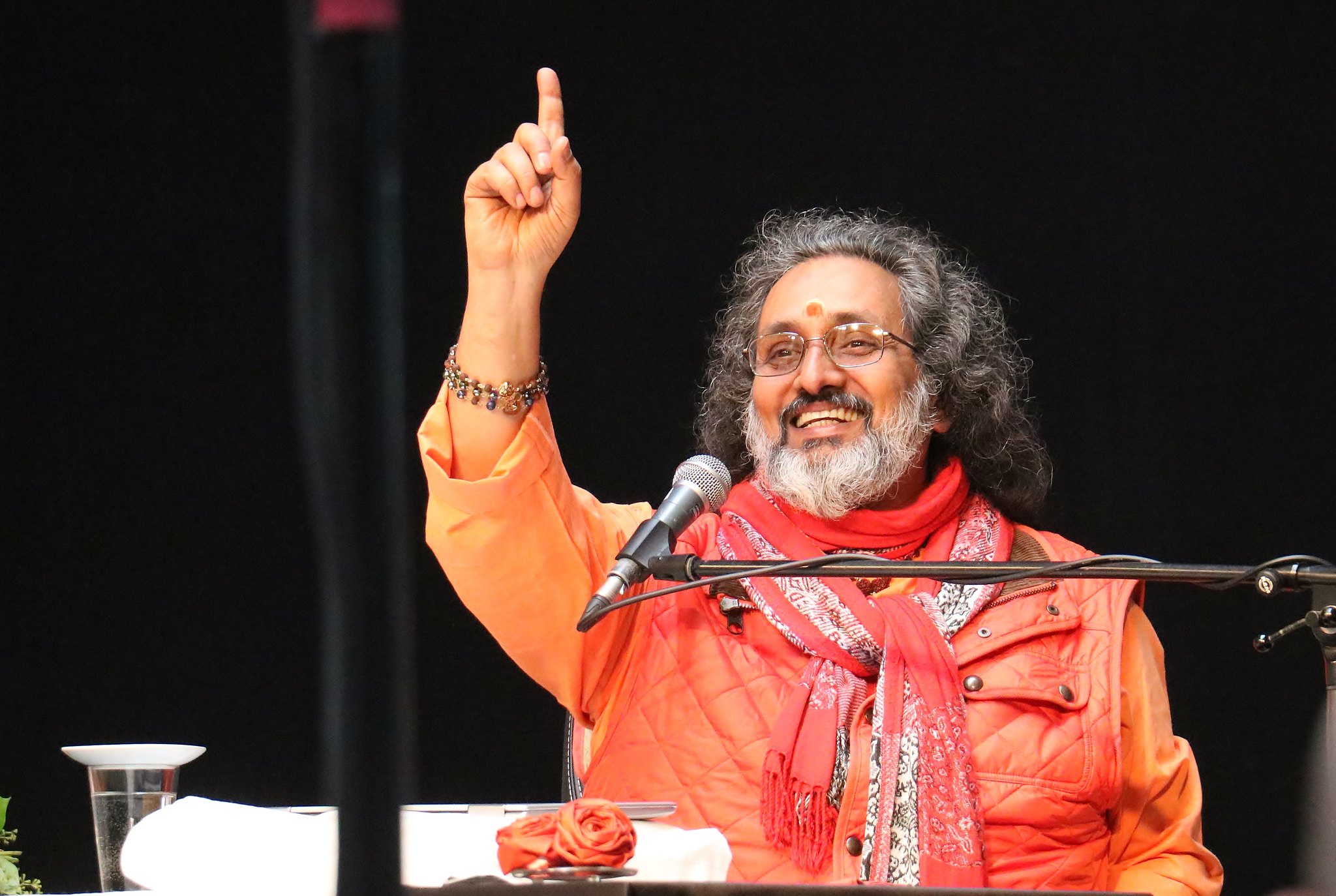 Charla de Swami Amritaswarupananda Puri en la cumbre de 2018