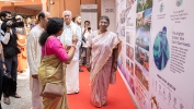 La honorable presidenta de la India, Droupadi Murmu, visita a Amma