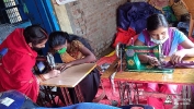 Reciclaje de ropa usada: un nuevo programa de capacitación en la India rural