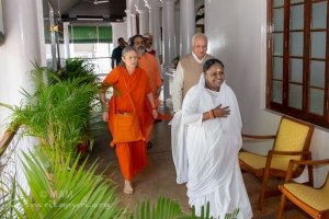 Amma visita Rajbhavan