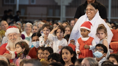 Ama a tu prójimo como a ti mismo: Navidad en Amritapuri