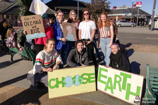 Protesta contra el cambio climático en el contexto de la amabilidad: AYUDH Escocia
