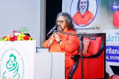 Swami Amritaswarupananda Puri organiza programas en Barein.