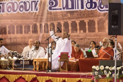 Amma en Madurai: “Dios es la unidad indivisible, sin límites”