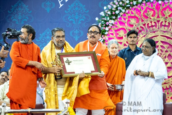 KS Radhakrishnan honrado con el Amrita Keerti – Puraskara 2023