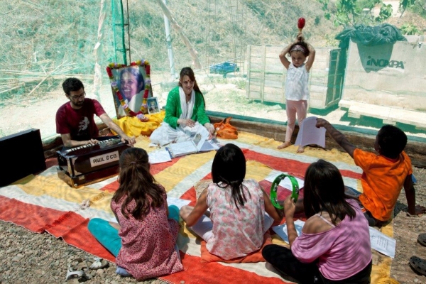 Taller de manualidades para niños y  taller de Bhajans “El Petit Bhajan”