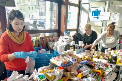 Voluntarios europeos en las fronteras para ayudar a los refugiados ucranianos