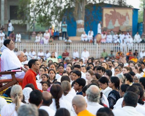 2026-03-18_shri-ram-raksha-yantra-ayodhya-mata-amritanandamayi-devi_1200x800_05-1024x683