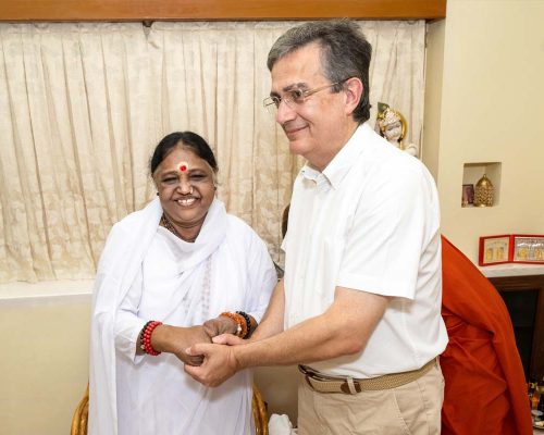 El Hospital Amrita Faridabad y el Embajador frances en India colaboracion_01