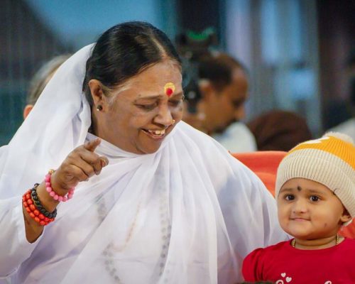 christmas-2025-mata-amritanandamayi-devi_1200x800_01-1024x683