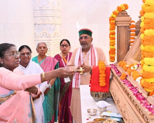 sri-ram-yantra-consecration-mata-amritanandamayi-devi_1200x800_01-1024x683